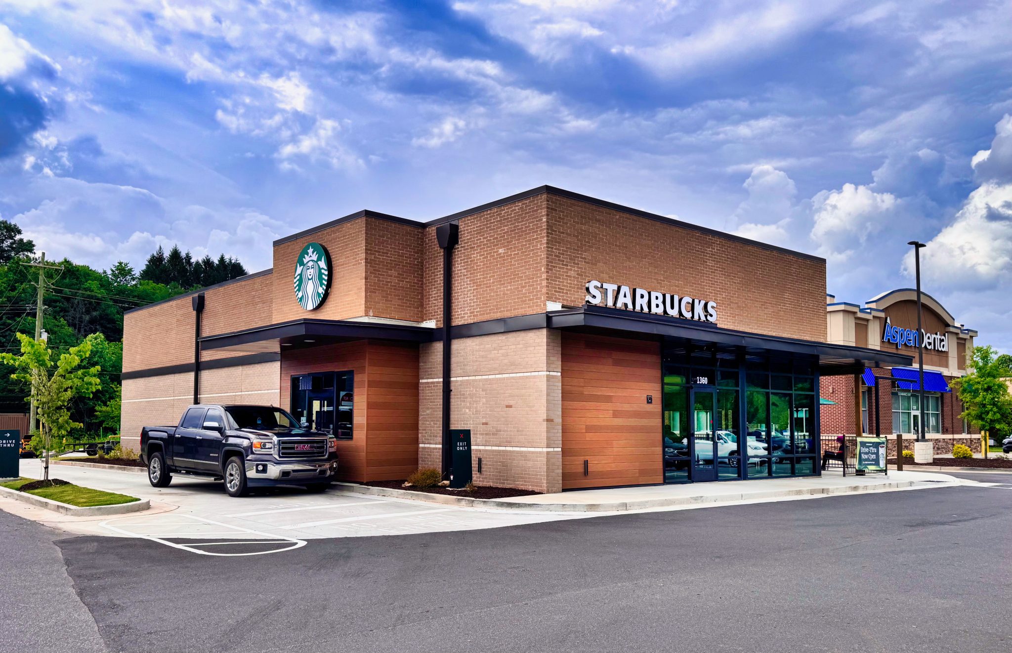 Starbucks Credit Rating & NNN Cap Rate Analysis